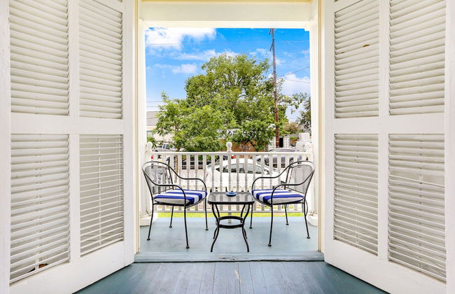 Uptown Spacious 4BD w Historic Charm - Foto 30