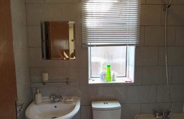 Entire 2 Bedroom Cosy Flat Near City Centre - Photo 22