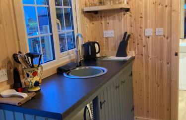 The Swift, Shepherds Hut at Bee Happy Breaks Scotland - Photo 15