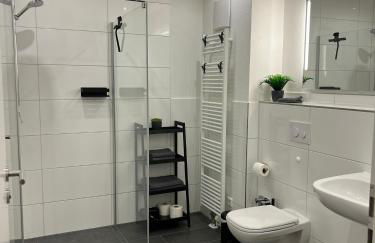 Jellys Apartment - 70qm - Balkon - Küche - Parken - 2x smart TV - King Size Bett - nur 5min zum Europa Park - Foto 49