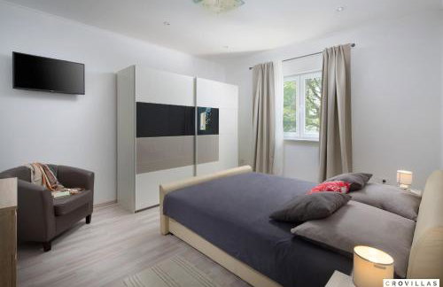 Deep Blue - Photo 12