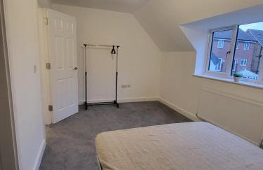 Contemporary 3-Bedroom Home Quiet Rotherham Location with Parking - Foto 12