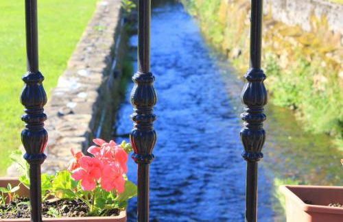 Piscina climatizada y cubierta 365 dias en Casa Rural con Encanto El Puentuco una de las casas mas valoradas de Cantabria - Foto 64