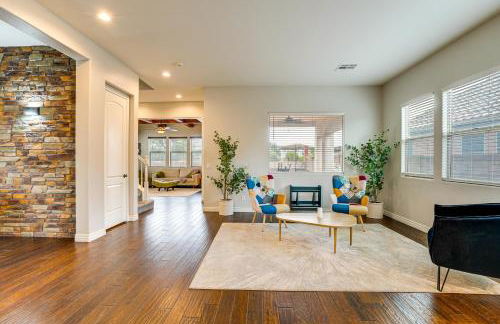 Pool, Views and Ample Space! Sunny Goodyear Retreat - Foto 8