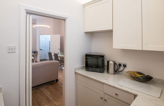 Classic Belgravia Home by Victoria Station by Underthedoormat - Photo 8