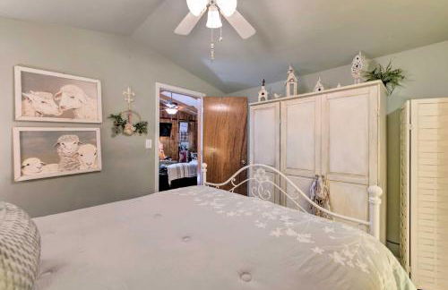 Smoky Mtn Cottage on Creek with Lanai and Forest Views - Foto 12