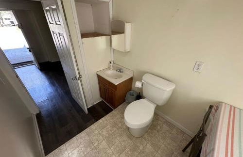 Charming 3-Bed, 1,5 Bath Home - Entire Space Just for You! - Photo 13