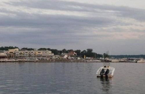 Cozy 4BR 3BA Home- Train to NYC, USOpen, CitiField Mets, MSG, Walk to Harbor & Golf - Photo 18