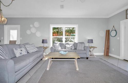 Two Homes, Private Pool, Game Room & Steps to the Beach - Foto 23