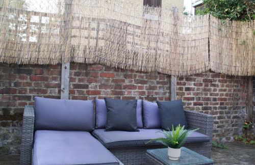 Stylish 2-Bed Garden Flat, 5 Mins to Brixton - Photo 42