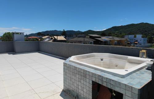 Linda cobertura no campeche próximo a praia - Foto 13