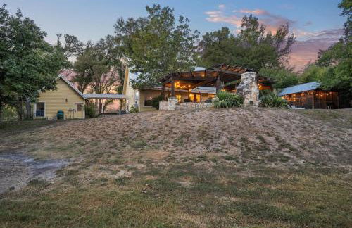 Waterfront & Pet-friendly 3-Acre Home with fire-pit - Photo 35