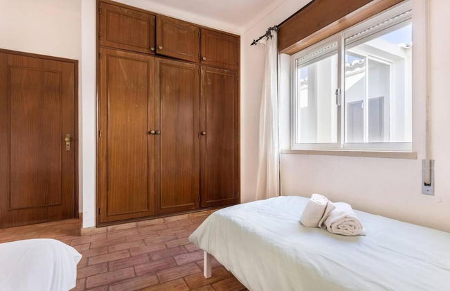 Beautiful Villa in Praia da Salema max 6 People - Foto 10