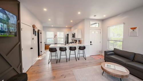 Hot Tub Amazing Location! Modern Ohio City Luxury 2 King Beds - Foto 5