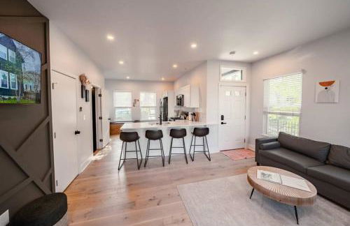 Hot Tub Amazing Location! Modern Ohio City Luxury 2 King Beds - Foto 5