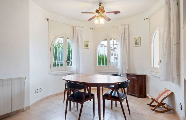 Peaceful Holiday Home in Sant Pere Pescador With Swimming Pool - Foto 30