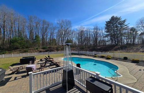9 Bedroom Saratoga Retreat, In-Ground Heated Pool, HotTub, Firepit, Gourmet Kitchen, Private Office - Foto 7