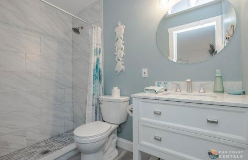 Dog Friendly Home wPrivate Fenced Yard, Garage & Fire Pit STEPS to the Beach! - Foto 18