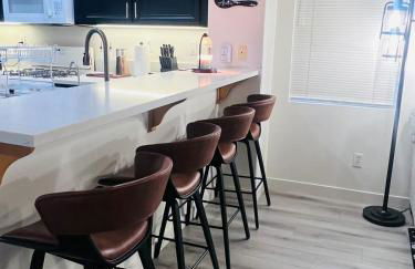 Stylish & Fully Renovated Home! - Foto 48