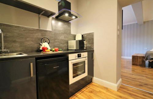 Signature - Linden Cottage Room 1 - Photo 12