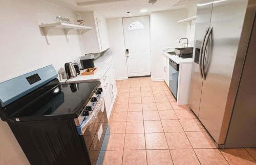 Entire 4 bedroom familyfriendly basement apartment, MetroWalk - Foto 14