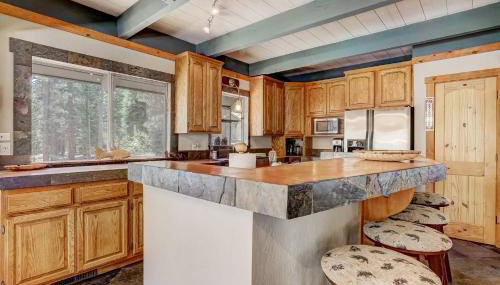 Bear Pause 4BR - Large Deck & Balcony - Foto 5