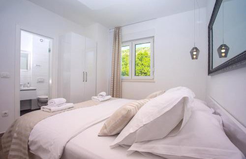 Villa Zora -luxurious villa with heated pool, sauna, 4 bedrooms, 10 persons max - Photo 24