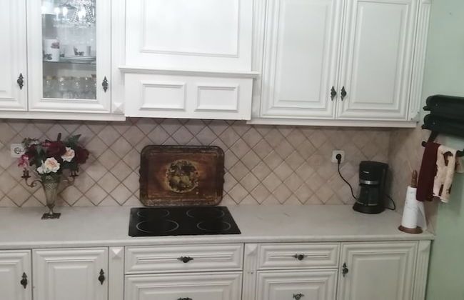 Helen's family home - Photo 13