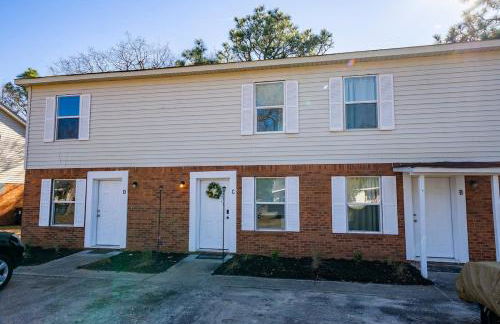 Chic & Modern 2BD Near CAE - Foto 8