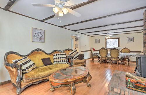 Large Greeley House with 2 Game Rooms and Yard! - Foto 7