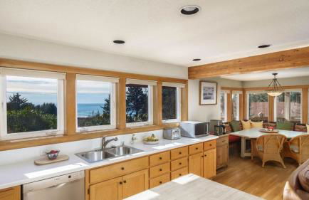 Coastal Getaway in Manzanita w Fire Pit, Guest House & Views Seagrove by Avantstay - Foto 22