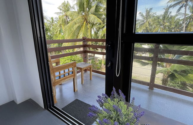 The Whitehouse by the Sea - Photo 8