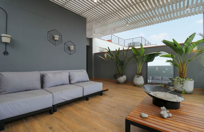 Elegant 3BR Duplex With Balcony in Miraflores - Photo 57