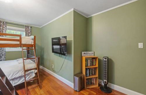 Lake Escape Family & Pet Friendly with Dock Access - Photo 55