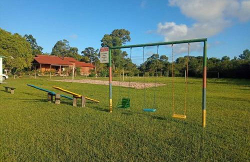Casa na lagoa do Palmital com acesso à lagoa na propriedade e localizada apenas a 13 km da praia de Atlântida Sul e do Centro de Osório Lugar com Natureza-Wi-Fi 1 cama de casal e um beliche 2 solteiros - Foto 7
