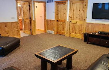 Sundance Spacious Vaulted Ceiling cabin, Hot tub, huge lawn - Foto 57