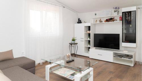 5 Bedroom Amazing Home In Bogatic - Foto 5