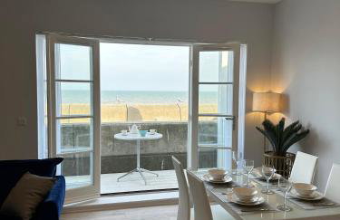 Ocean View Suite - Near Hythe - On Beach Seafront - Private Parking - Photo 1