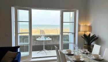 Ocean View Suite - Near Hythe - On Beach Seafront - Private Parking - Photo 1