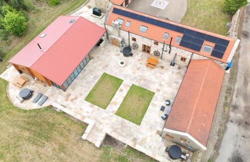 The Estate, Luxury Spacious Family Stay with 3 Hot Tubs, Scenic Views Sleeps 16 near Durham & Bishop Auckland - Foto 14