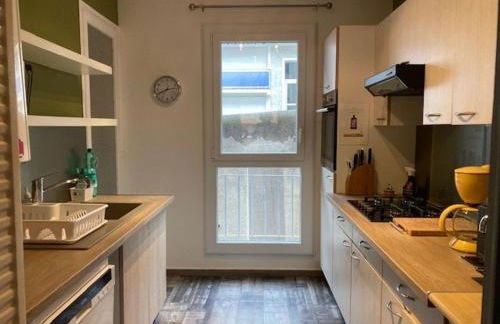 F3 lumineux avec terrasse, garage, clim et ascenseur à 500m du centre et 800m des thermes - FR-1-703-85 - Foto 3