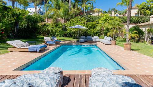 Charming Andalusian-Style Beach Villa - Foto 1, Garden