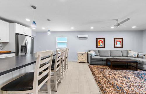 Heated Pool Home steps to the beach - Foto 6