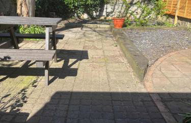 Stylish 2Bed Ground Floor Flat with Private Garden - Photo 29