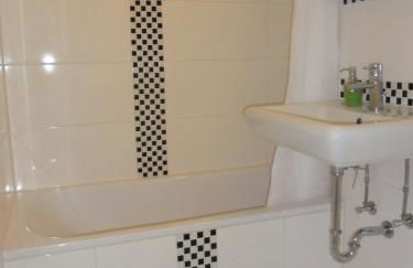 3-Zi Atelierdachwohnung mit Bergblick Seenähe und 2 Loggia - Foto 49