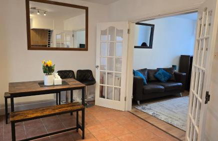 Cosy 3BDR Home With Free Parking In Harrow - Photo 11