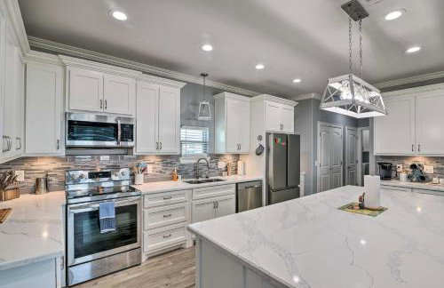 Ocean View and Wraparound Deck Crystal Beach Home! - Foto 11