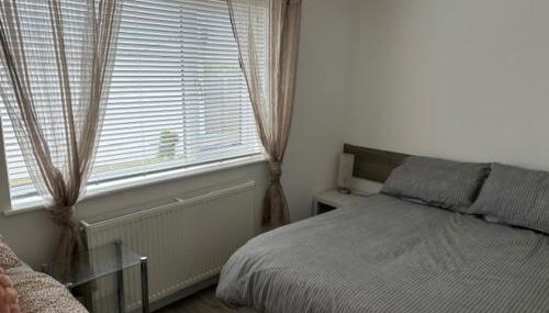 Prestatyn 2-Bed Bungalow Sleeps 5 with Hot Tub - Foto 5