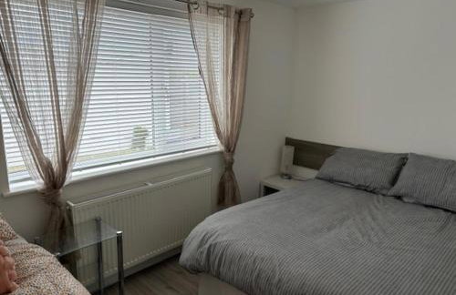 Prestatyn 2-bed Bungalow, Sleeps 5 With Hot Tub - Foto 5