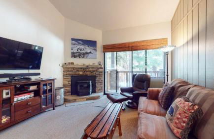 Escape to The Summit - Pool & HT Next Door - Foto 4